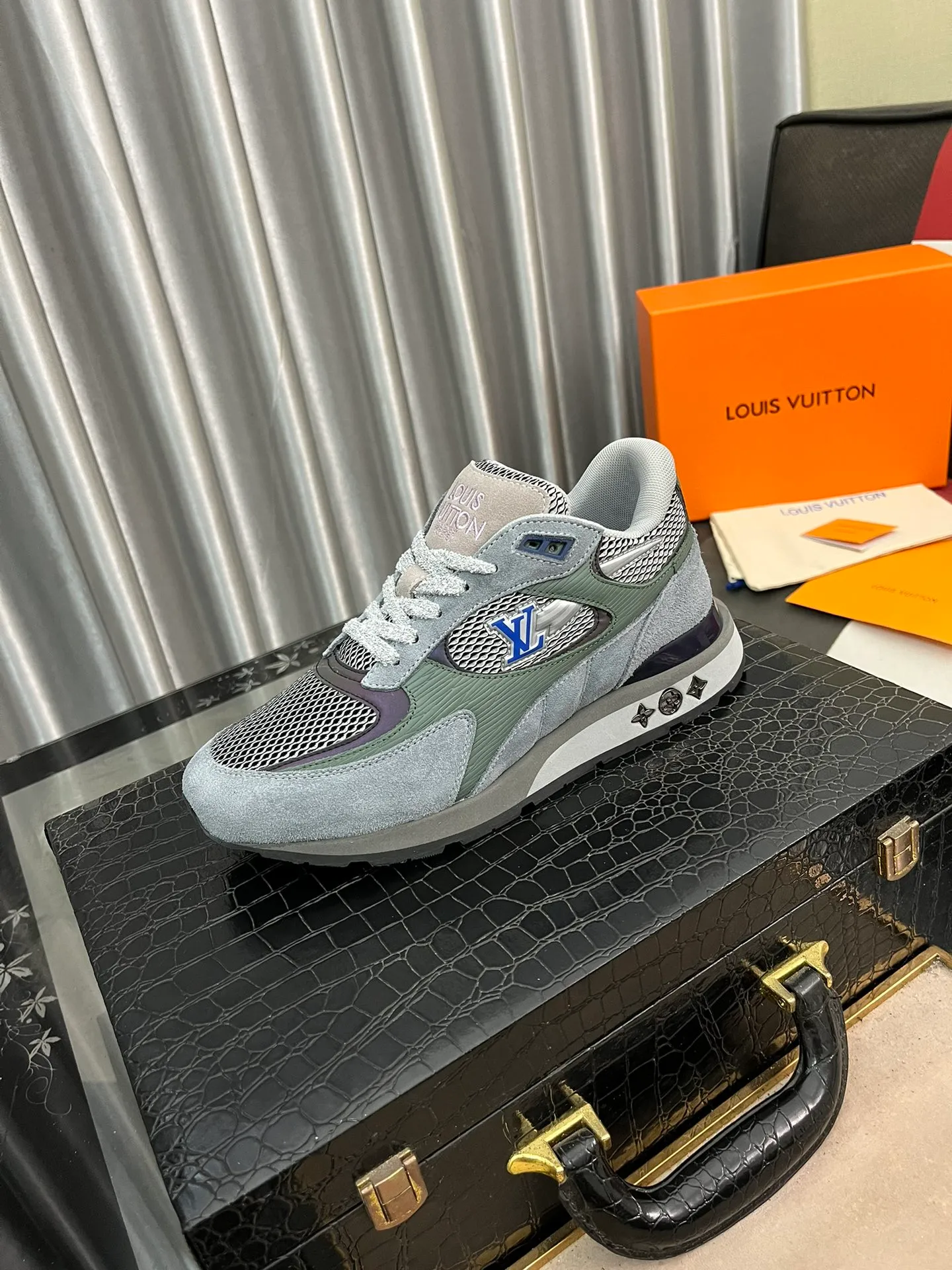 Men's Men's Shoes 💰660⌚️⌚️【LOUIS VUITTON) New 🍀LV Louis Vuitton*——LV classic dad shoes trendy shoes! Made of imported original soft calf leather, imported fly woven lining. Original wear-resistant rubber outsole! High quality products! Code number: 38-44